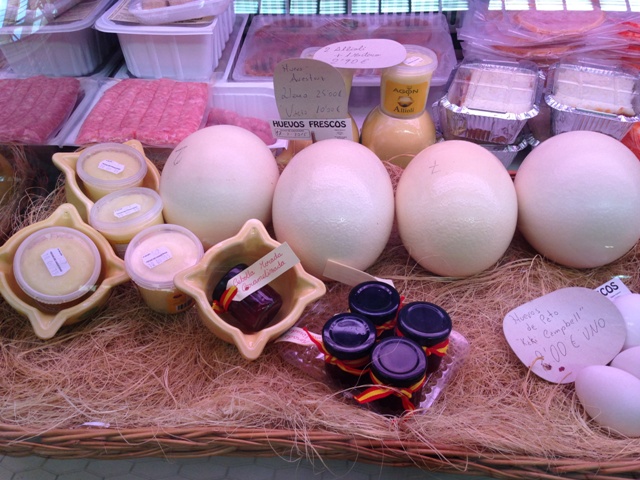 Центральный рынок Валенсии, где продают яйца страуса